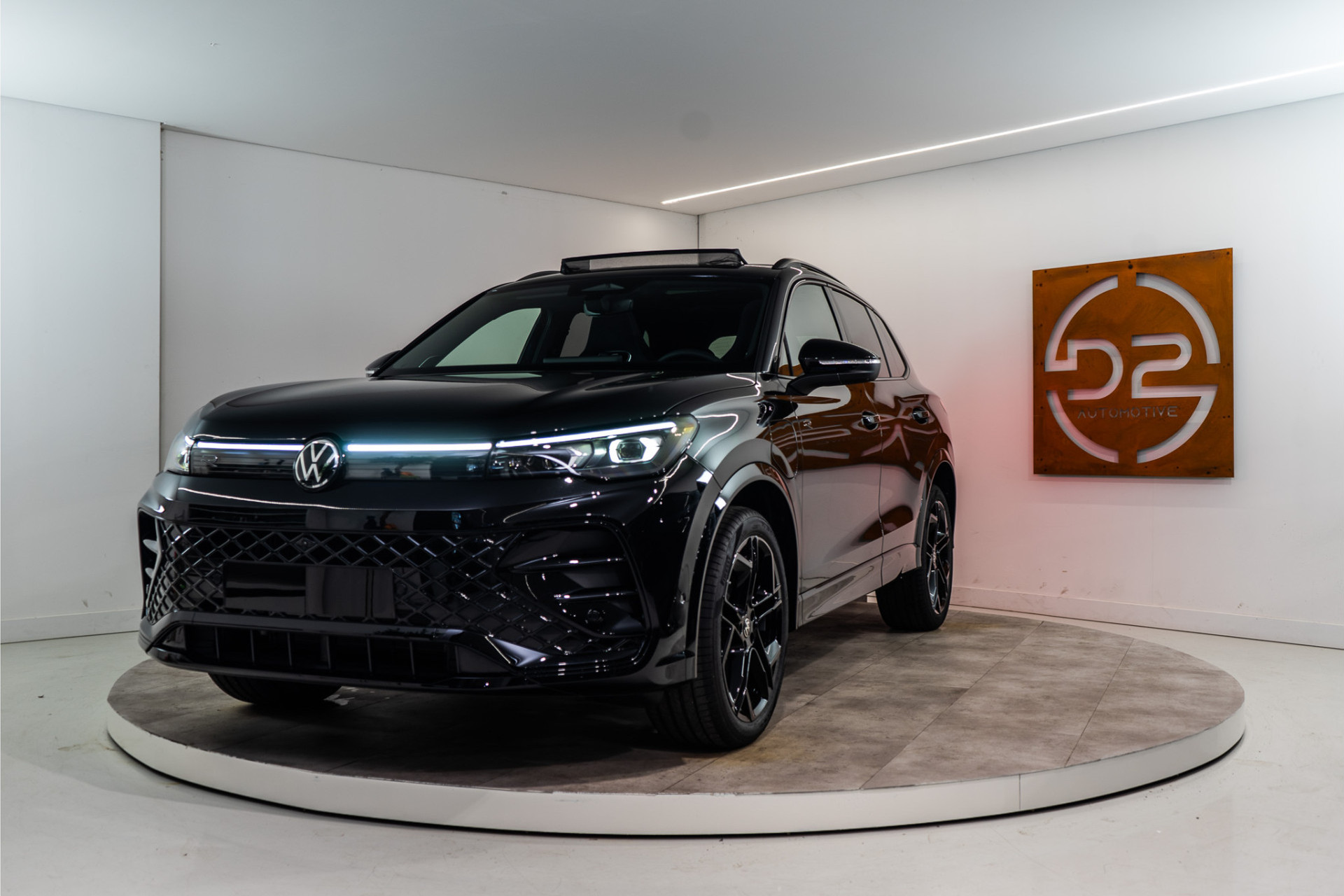 Volkswagen Tiguan 1.5 eHybrid 2x R-Line 2025 PER DIRECT BESCHIKBAAR | VOL OPTIE INCL. 5 JAAR GARANTIE! 42680090-0.jpg | D2 Automotive