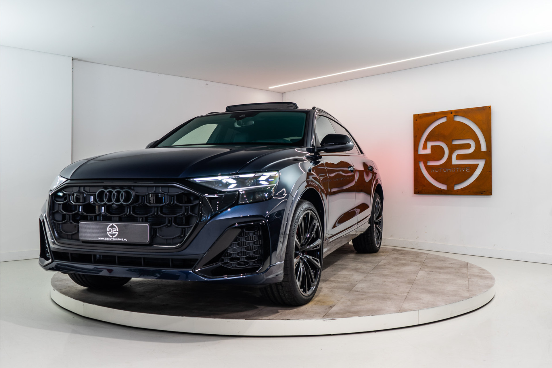 Audi Q8 60 TFSI E Quattro S-Edition Competition 490PK FACELIFT | 2025 DIRECT LEVERBAAR | 5 Jaar Garantie | BOMVOL! 43855737-0.jpg | D2 Automotive