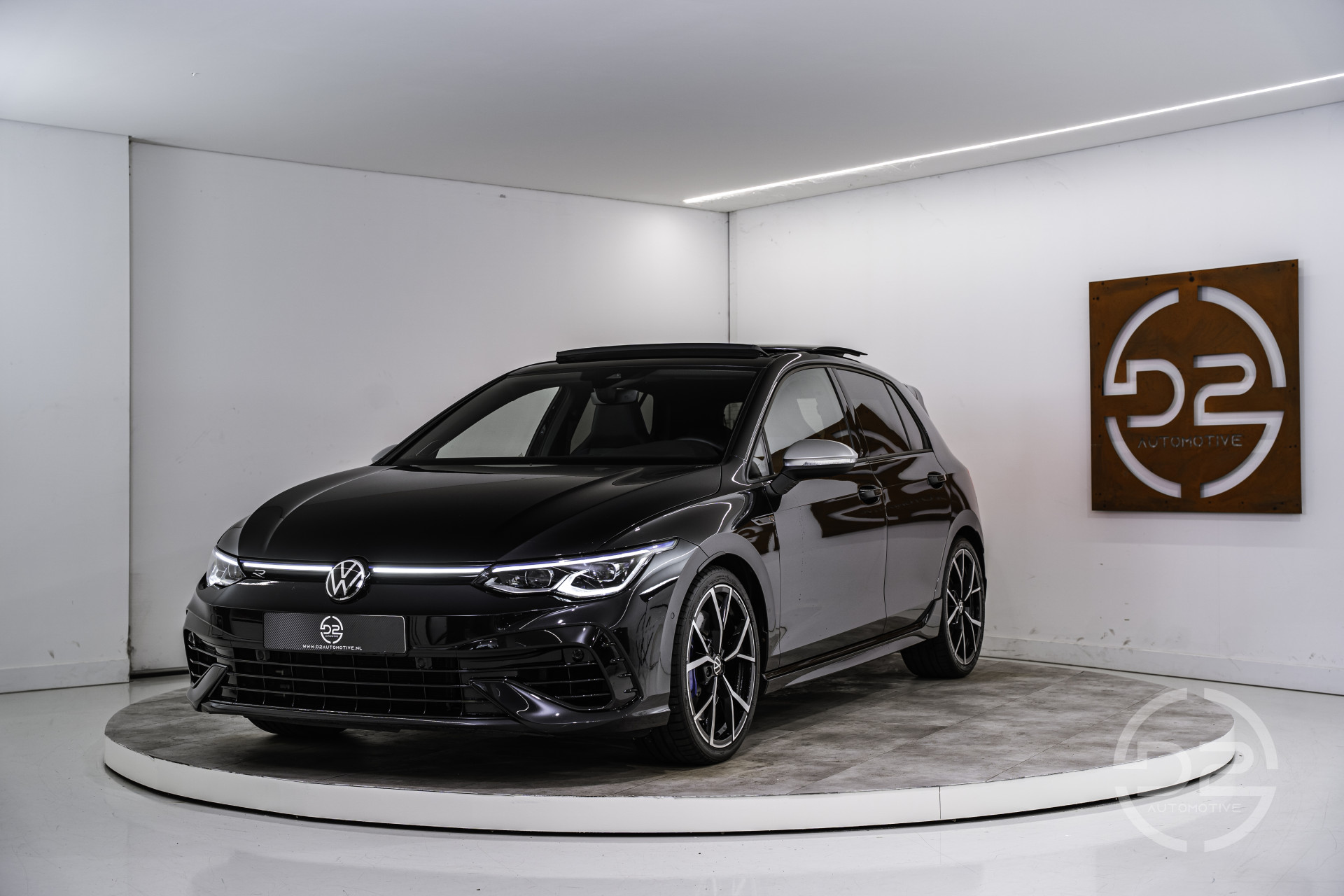 Volkswagen Golf 2.0 TSI R 4Motion Performance 320PK | Akrapovic | Leder&Memory | Harman/Kardon | VOL! 12 MND Garantie 46325039-0.jpg | D2 Automotive