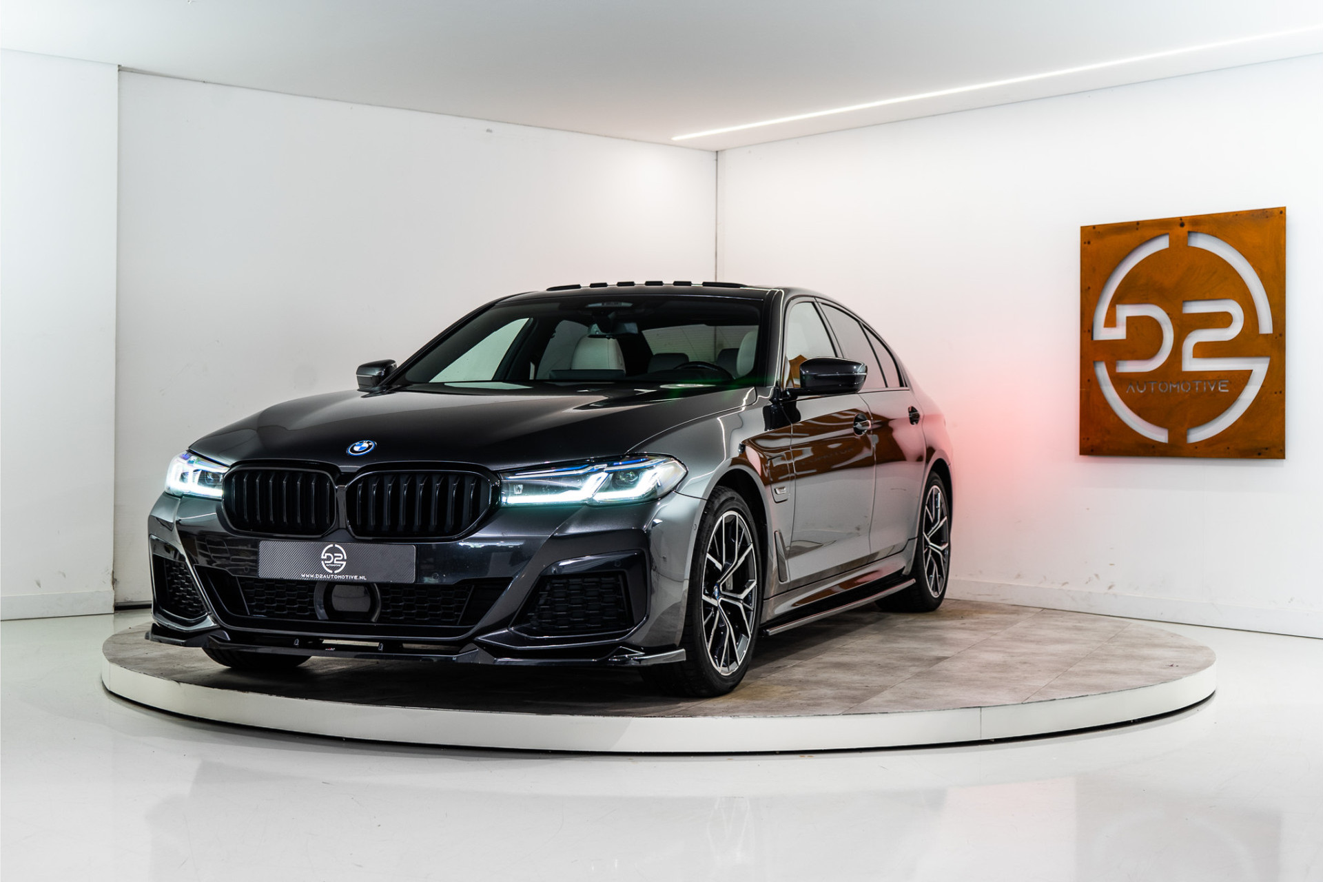BMW 5 Serie 530e High Executive M-Sport 300PK | Laser | Pano | Leder | Sfeer | 12 MND Garantie 48112817-0.jpg | D2 Automotive