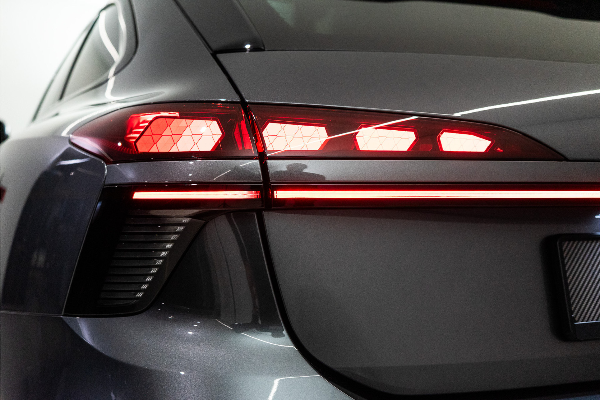 Audi A6 Avant C9 e-hybrid 270KW Quattro S Edition Competition 367PK | Tech Pro | B&O | Lucht | Trekhaak | Werkelijk VOL OPTIE! 5 jaar Fa 48465903-16.jpg | D2 Automotive