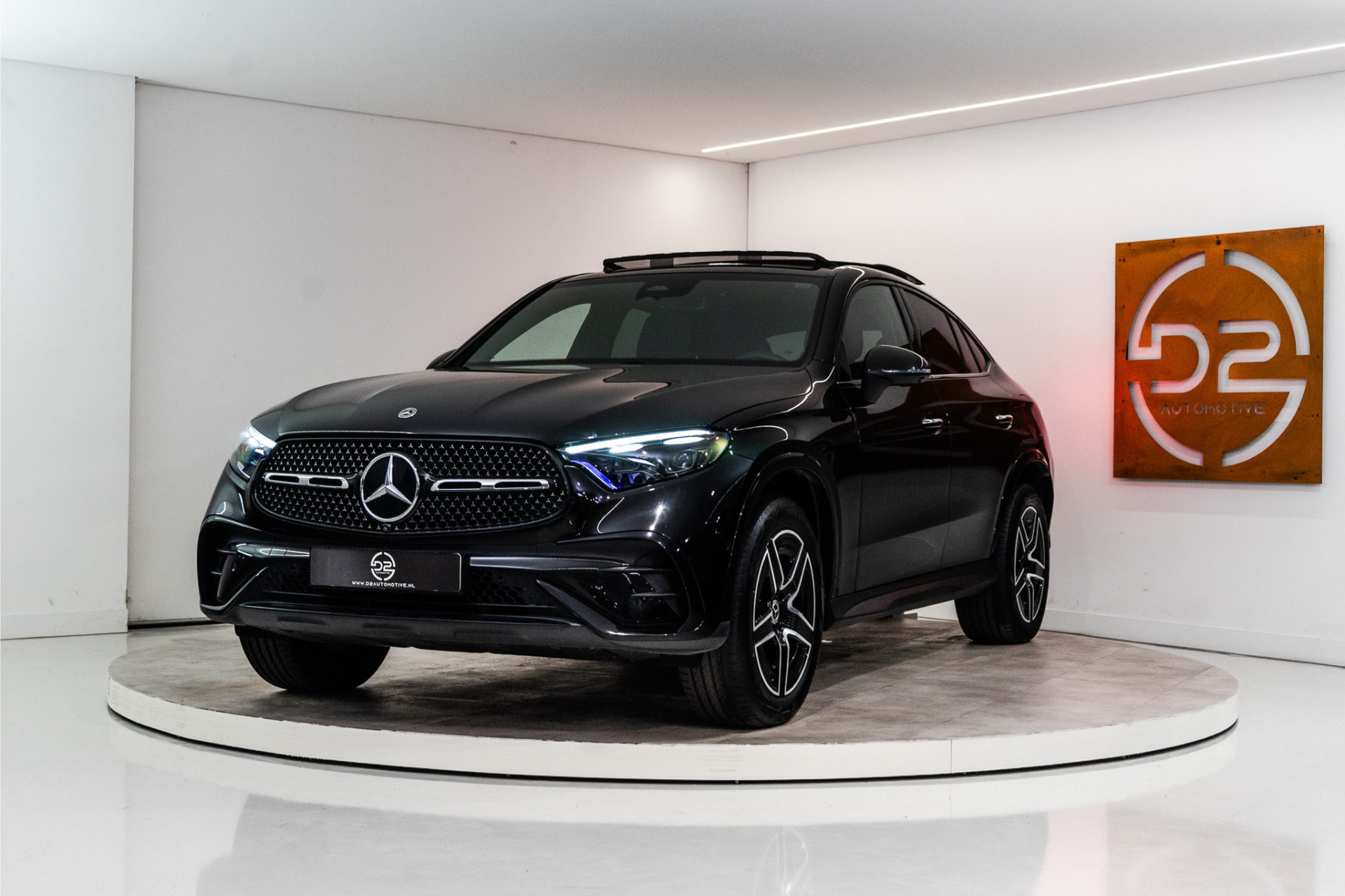 Mercedes-Benz GLC Coupé 400e 4MATIC AMG 381PK | Pano | Burmester | Sfeer | Carbon | Trekhaak | BOMVOL! 50016470-0.jpg | D2 Automotive