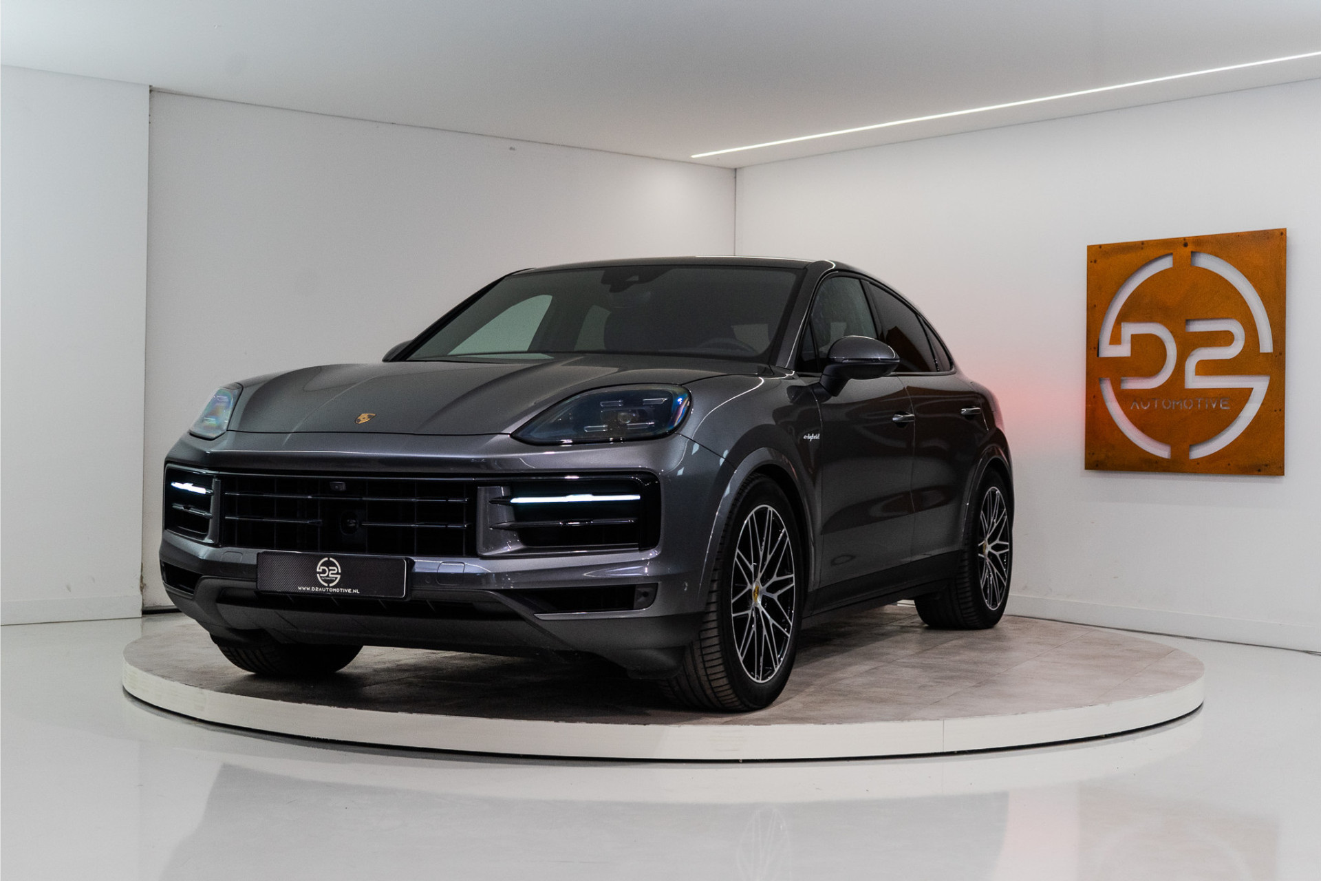 Porsche Cayenne Coupé 3.0 E-Hybrid 470PK | InnoDrive | Bose | Trekhaak | Sportchrono | VOL! Fabrieksgarantie 50016831-0.jpg | D2 Automotive