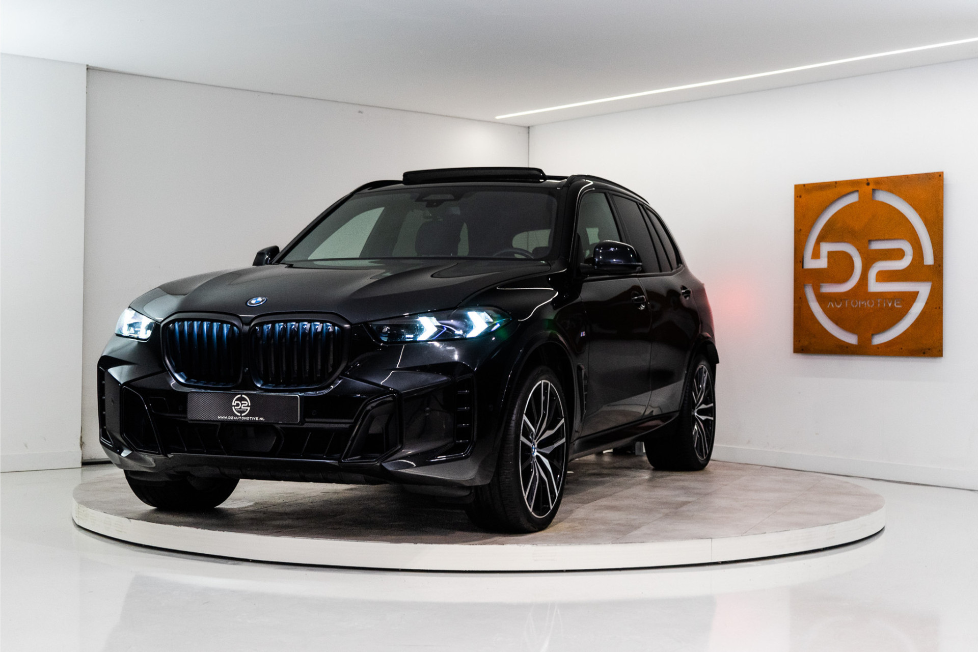 BMW X5 xDrive50e M-Sport 489PK | Pano | Glow | Trekhaak | Harman/Kardon | Drive Pro | VOL! 12 MND Garantie 50488686-0.jpg | D2 Automotive