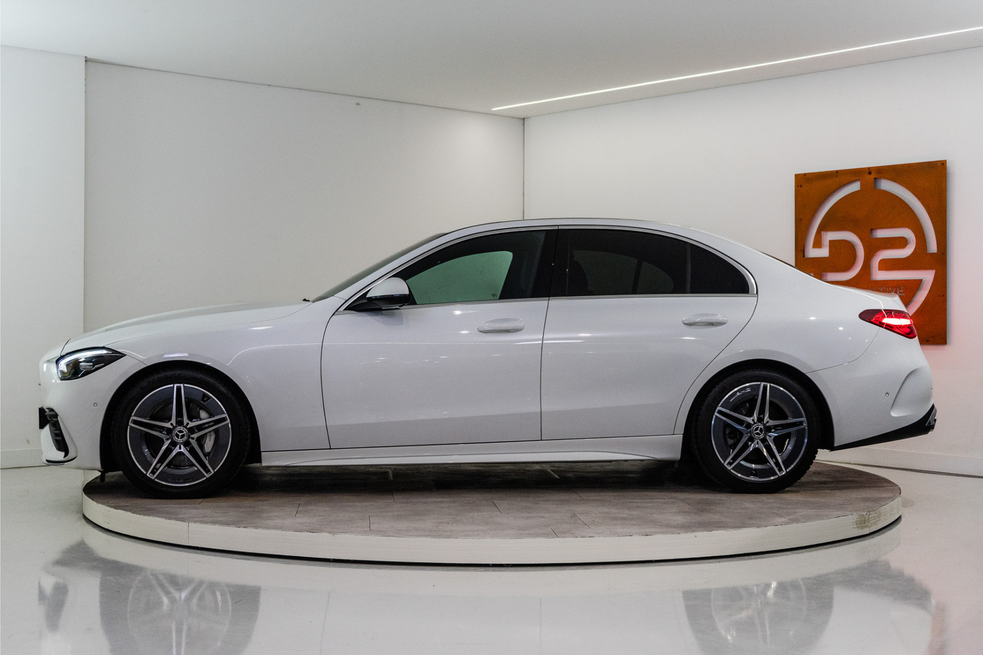 Mercedes-Benz C-Klasse 180 AMG Line 170PK | Sfeer | Carplay | Leder | Stoelverw. | 12 MND Garantie 51028805-1.jpg | D2 Automotive