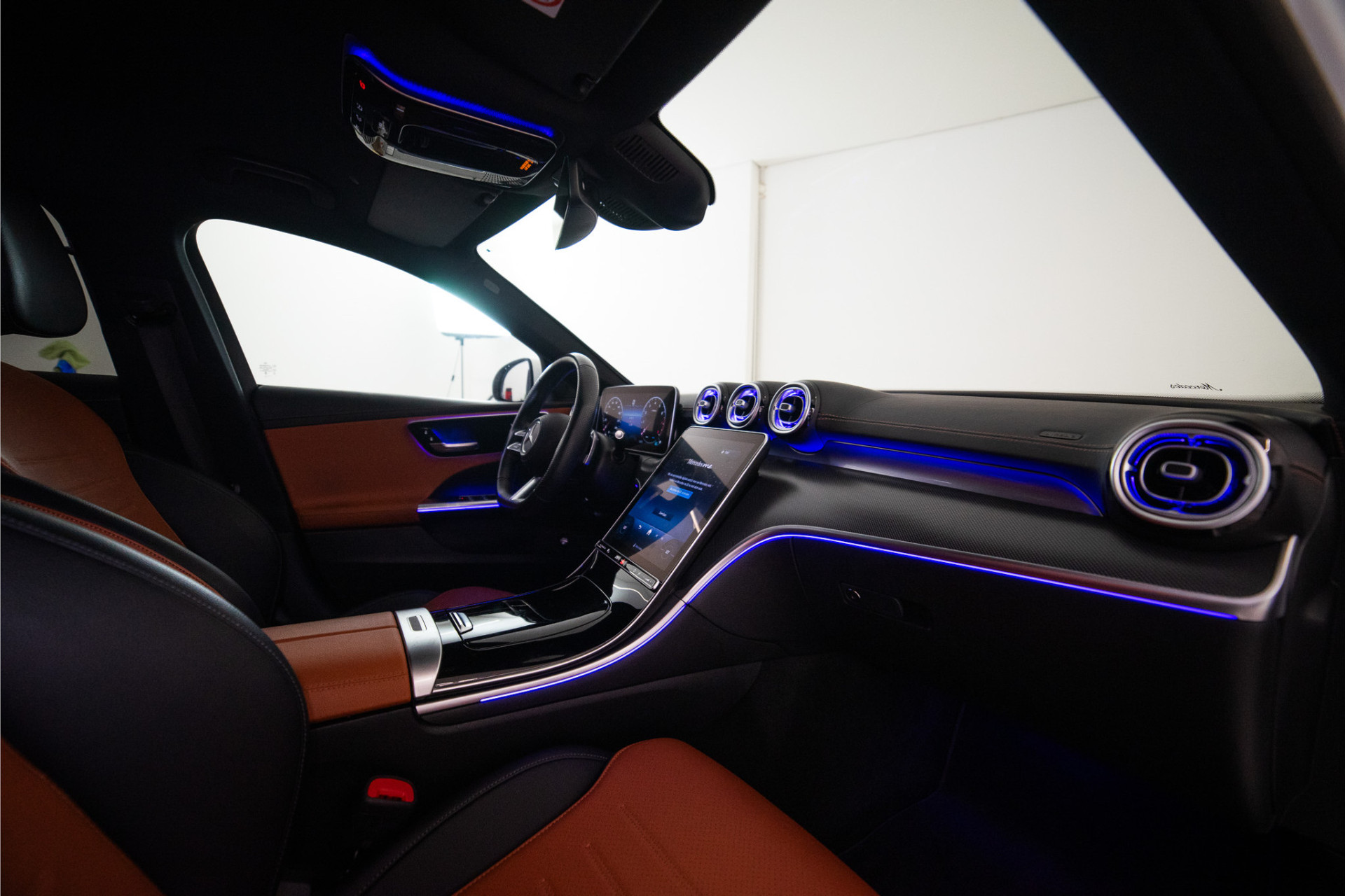 Mercedes-Benz C-Klasse 180 AMG Line 170PK | Sfeer | Carplay | Leder | Stoelverw. | 12 MND Garantie 51028805-18.jpg | D2 Automotive