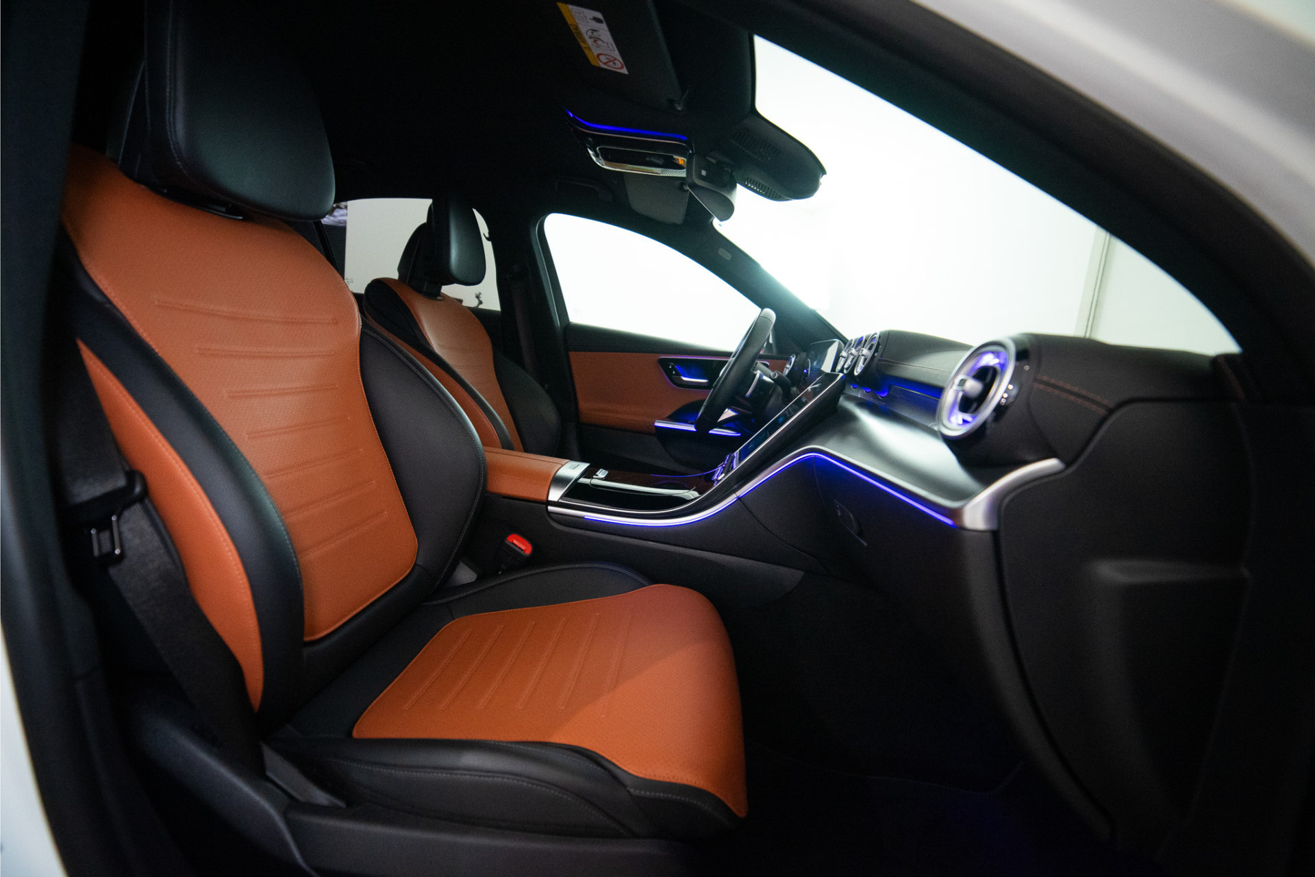 Mercedes-Benz C-Klasse 180 AMG Line 170PK | Sfeer | Carplay | Leder | Stoelverw. | 12 MND Garantie 51028805-19.jpg | D2 Automotive