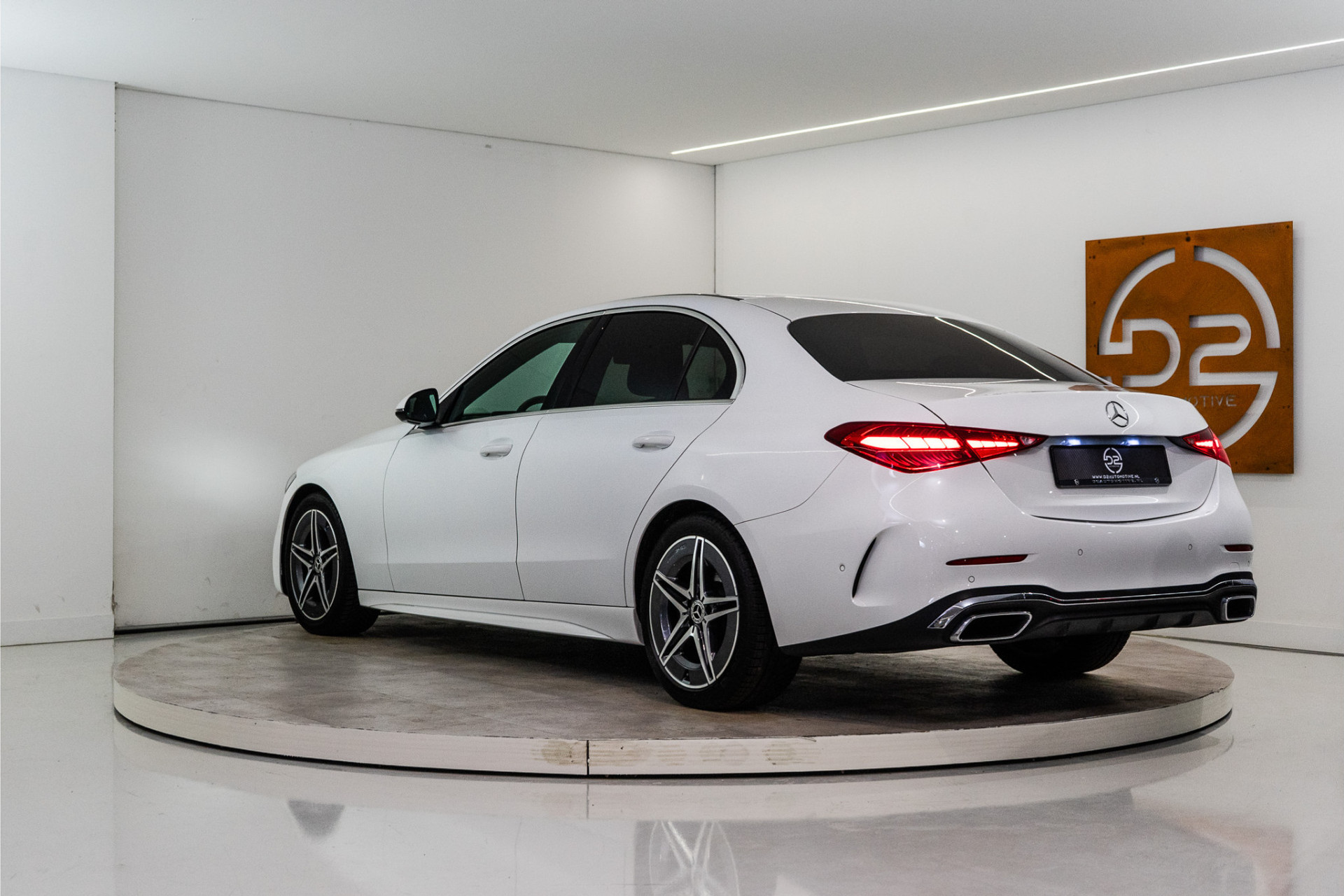 Mercedes-Benz C-Klasse 180 AMG Line 170PK | Sfeer | Carplay | Leder | Stoelverw. | 12 MND Garantie 51028805-2.jpg | D2 Automotive