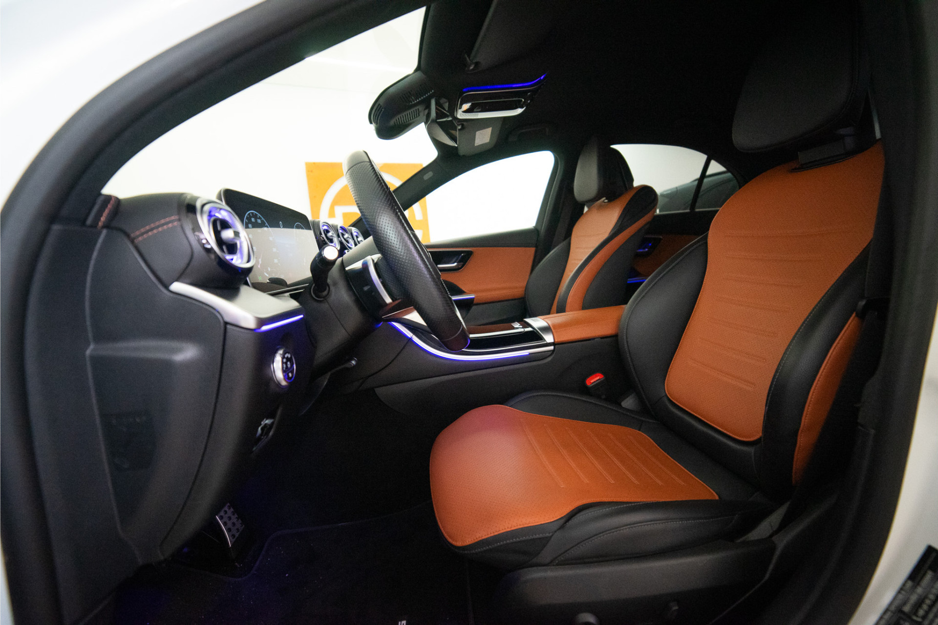 Mercedes-Benz C-Klasse 180 AMG Line 170PK | Sfeer | Carplay | Leder | Stoelverw. | 12 MND Garantie 51028805-20.jpg | D2 Automotive