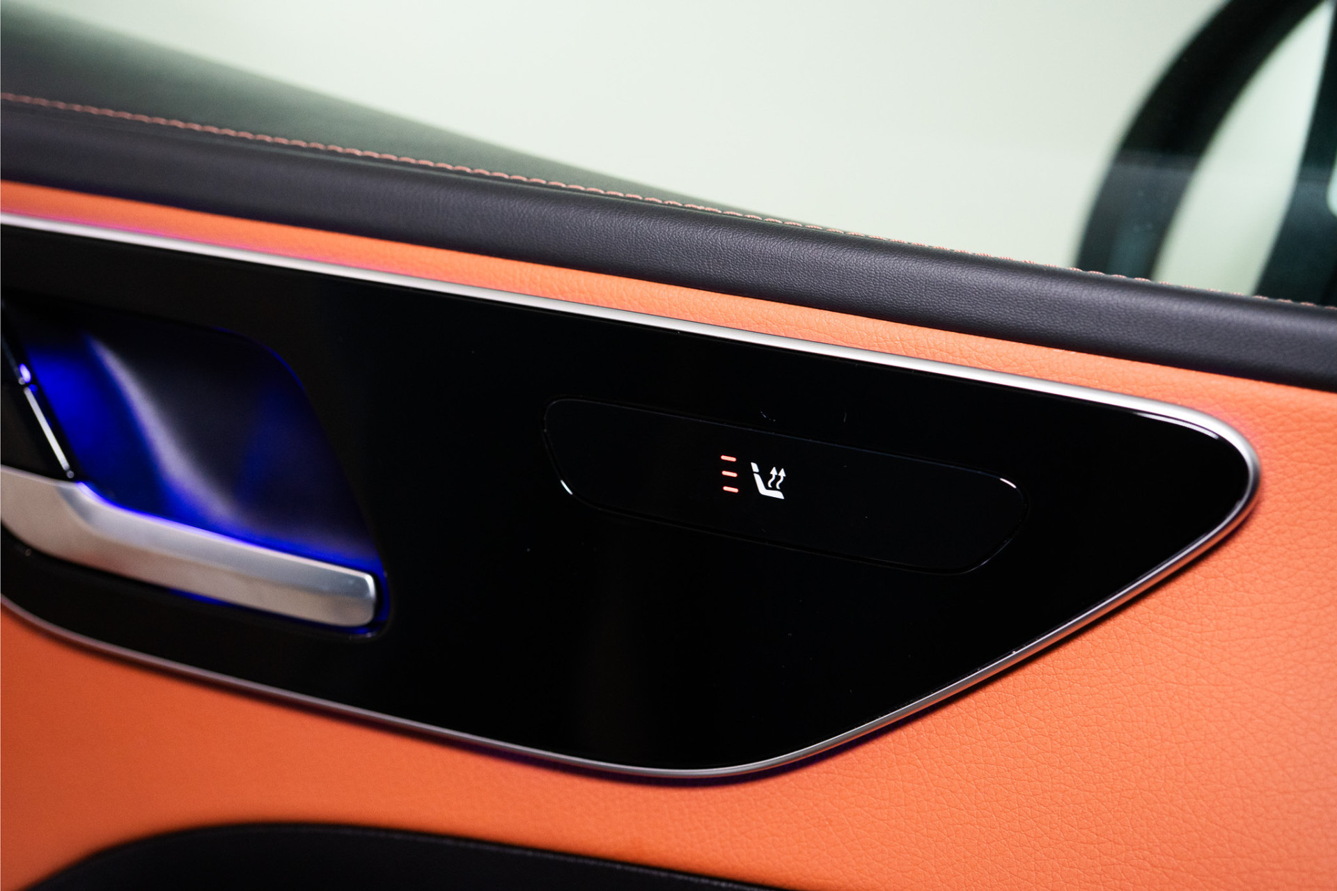 Mercedes-Benz C-Klasse 180 AMG Line 170PK | Sfeer | Carplay | Leder | Stoelverw. | 12 MND Garantie 51028805-24.jpg | D2 Automotive