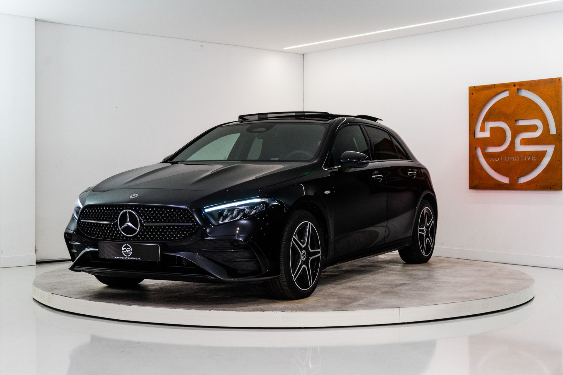 Mercedes-Benz A-Klasse 250 e Premium AMG Facelift 218PK | Pano | Keyless | Sfeer | Night | Fabrieksgarantie 51334042-0.jpg | D2 Automotive
