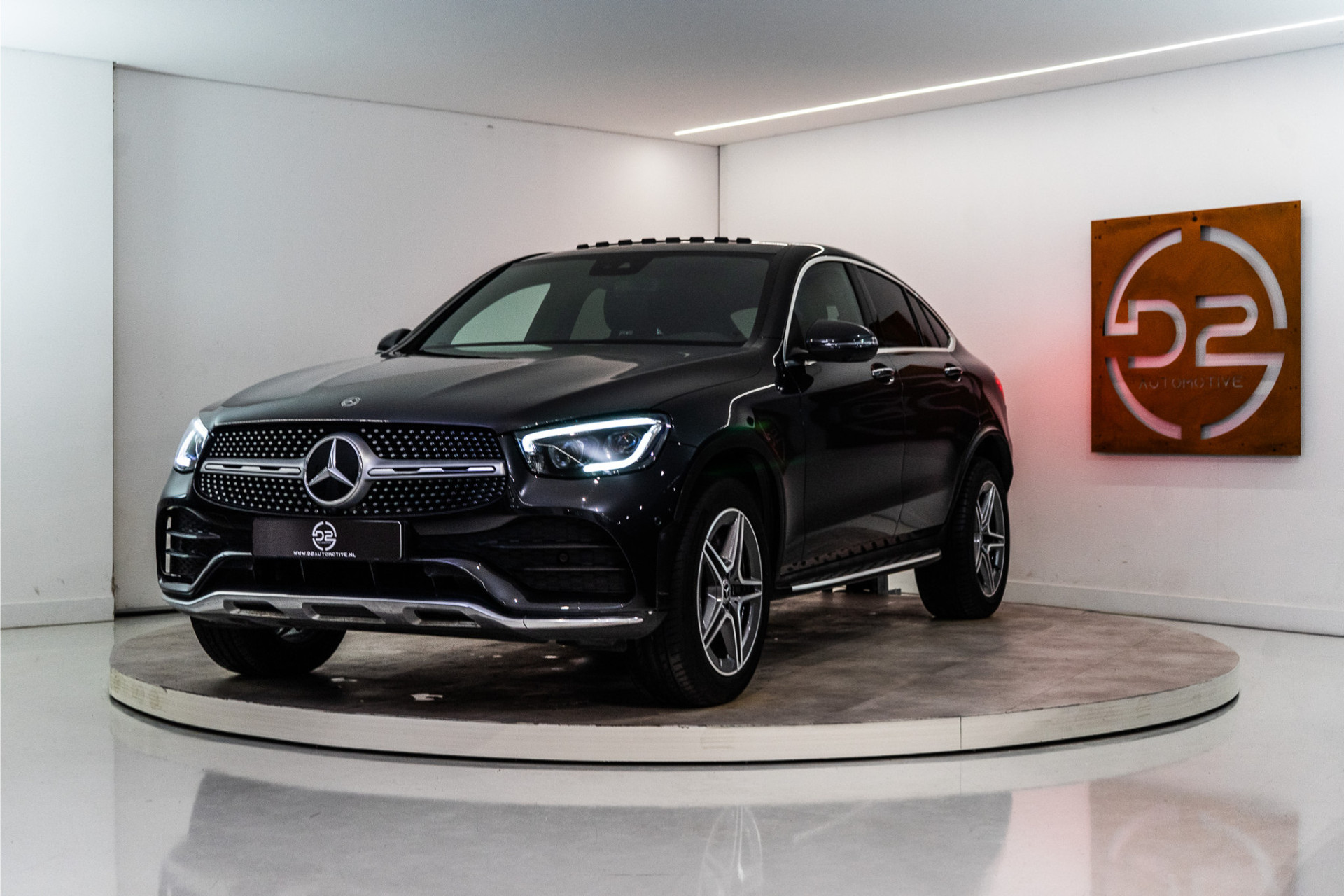 Mercedes-Benz GLC Coupé 300e 4MATIC Premium+ 320PK | Pano | Burmester | Sfeer | Carplay | Keyless | 12 MND Garantie 51348386-0.jpg | D2 Automotive
