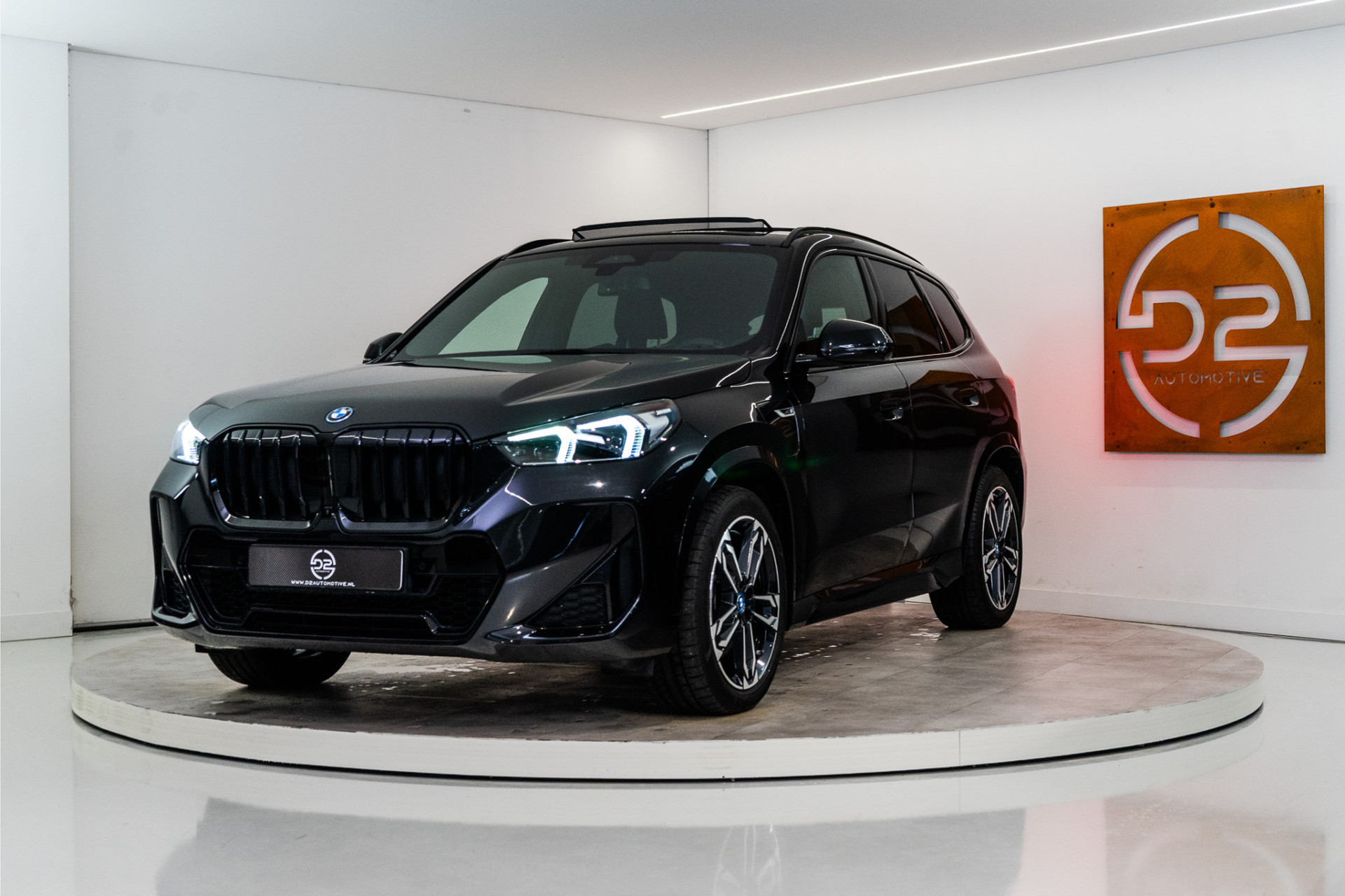 BMW X1 xDrive30e M-Sport 326PK | Pano | Harman/Kardon | HUD | Sfeer | Keyless | Massage VOL! 12 MND Garantie 51473858-0.jpg | D2 Automotive