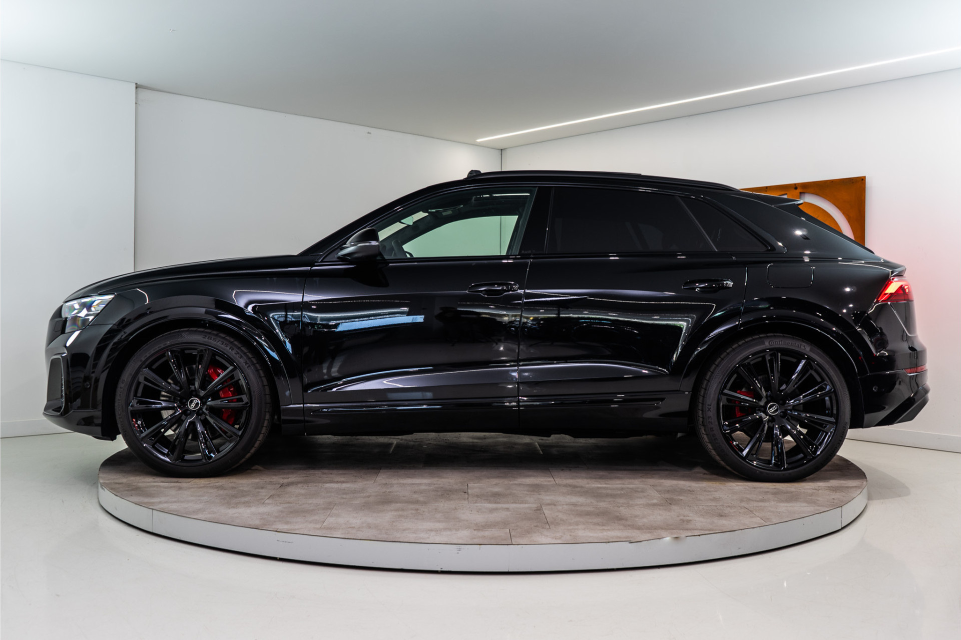 Audi Q8 60 TFSI E Quattro S-Edition Competition 490PK | 2026 | VOL! 5 JAAR GARANTIE 52619075-1.jpg | D2 Automotive