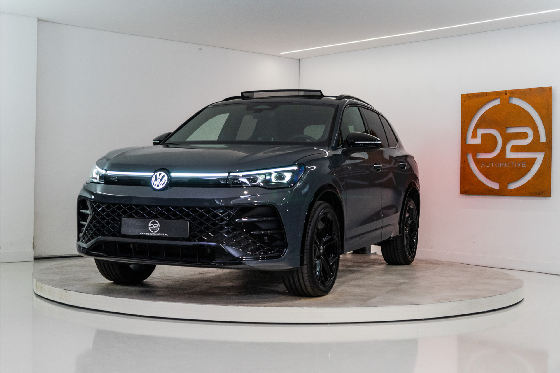Volkswagen Tiguan 1.5 eHybrid R-Line Edition 272PK | NL AUTO | Pano | Trekhaak | 360 | IQ | Fabrieksgarantie 52781874-0.jpg | D2 Automotive