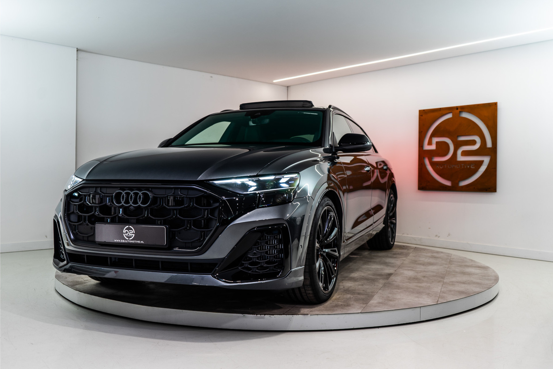 Audi Q8 60 TFSI E Quattro S-Edition Competition 490PK FACELIFT | Pano | B&O | Vierwielsturing | VOL! 4 JAAR FABRIEKSGARANTIE 53110042-0.jpg | D2 Automotive