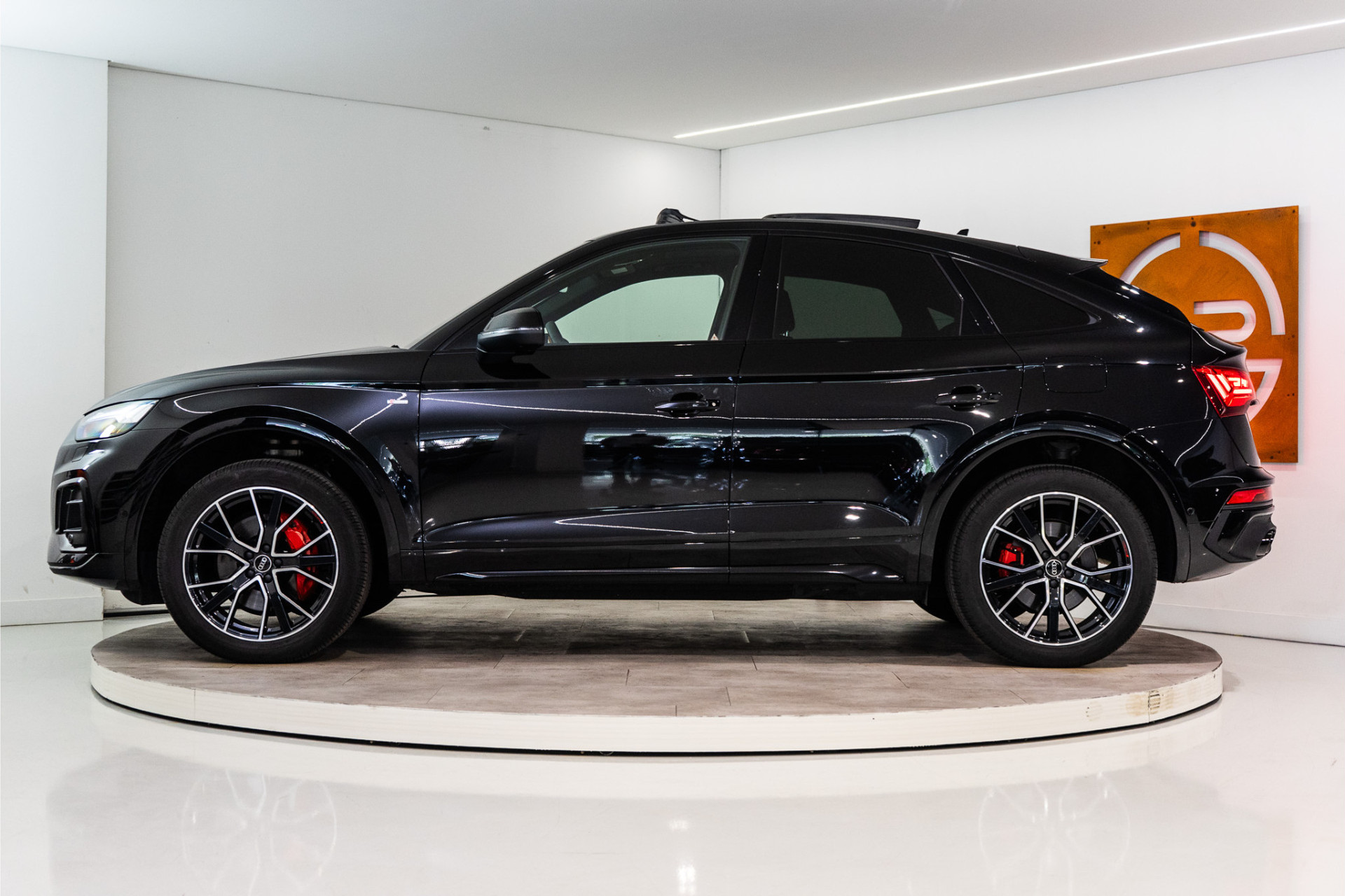 Audi Q5 Sportback 50 TFSI e S Edition Plug-In Hybrid | Pano | Matrix | Sfeer | 360 | 12 MND Garantie 54773298-1.jpg | D2 Automotive