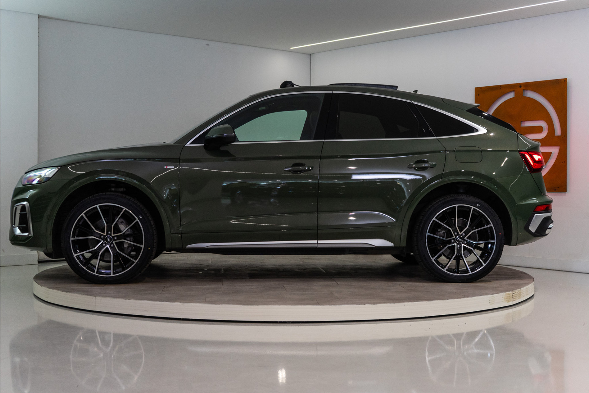 Audi Q5 Sportback 55 TFSI e S Line 367PK | District Green | Pano | Virtual | 21'' | SQ5 Sierstukken | 12 MND Garantie 55085750-1.jpg | D2 Automotive