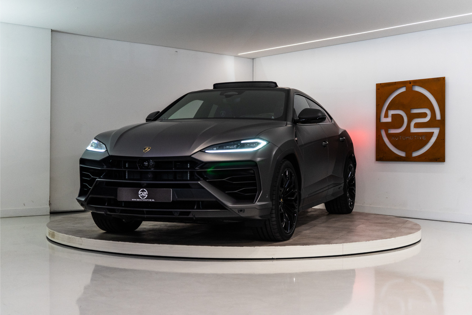 Lamborghini Urus 4.0 V8 Hybrid SE 800PK | Ad Personam | Grigio Keres Matt | Carbon | Akrapovic | 3D B&O | Service Package 5YR | 3 JAAR FABRIEKSGA 55089776-0.jpg | D2 Automotive