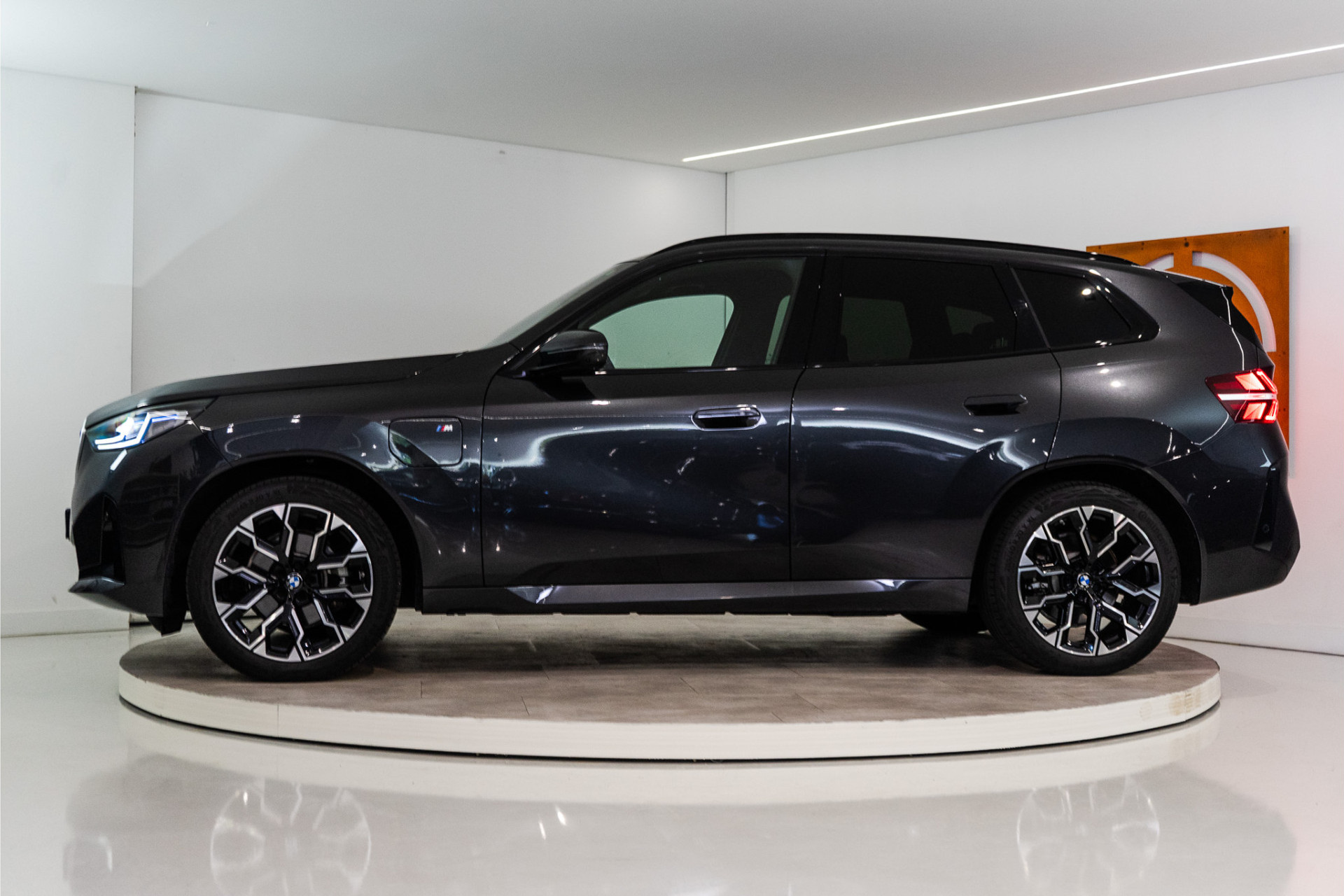 BMW X3 30e xDrive M-Sport 299PK | Sophisto | Glow | Pano | Harman/Kardon | Sfeer | 360 | VOL! Fabrieksgarantie 55951055-1.jpg | D2 Automotive