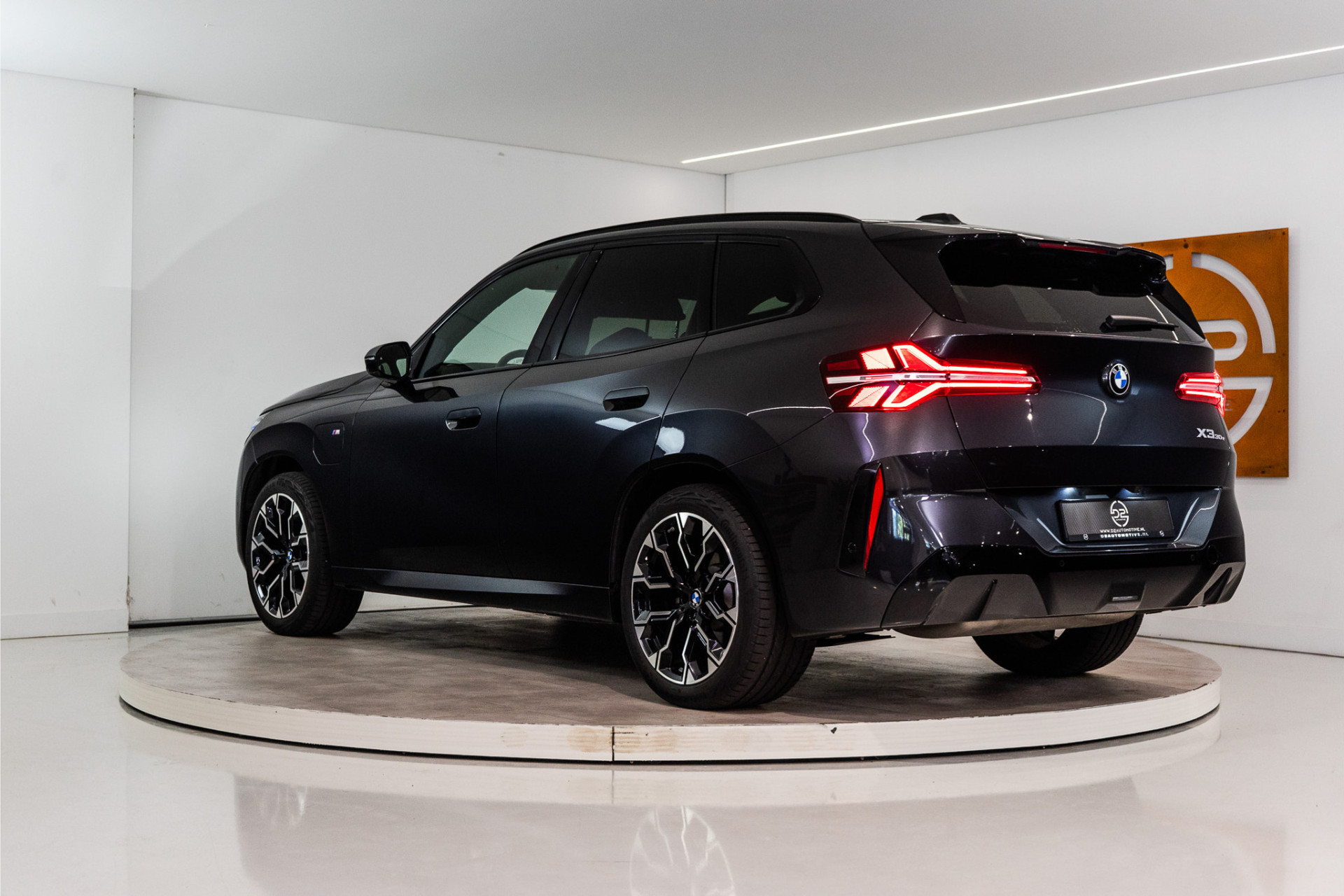 BMW X3 30e xDrive M-Sport 299PK | Sophisto | Glow | Pano | Harman/Kardon | Sfeer | 360 | VOL! Fabrieksgarantie 55951055-2.jpg | D2 Automotive
