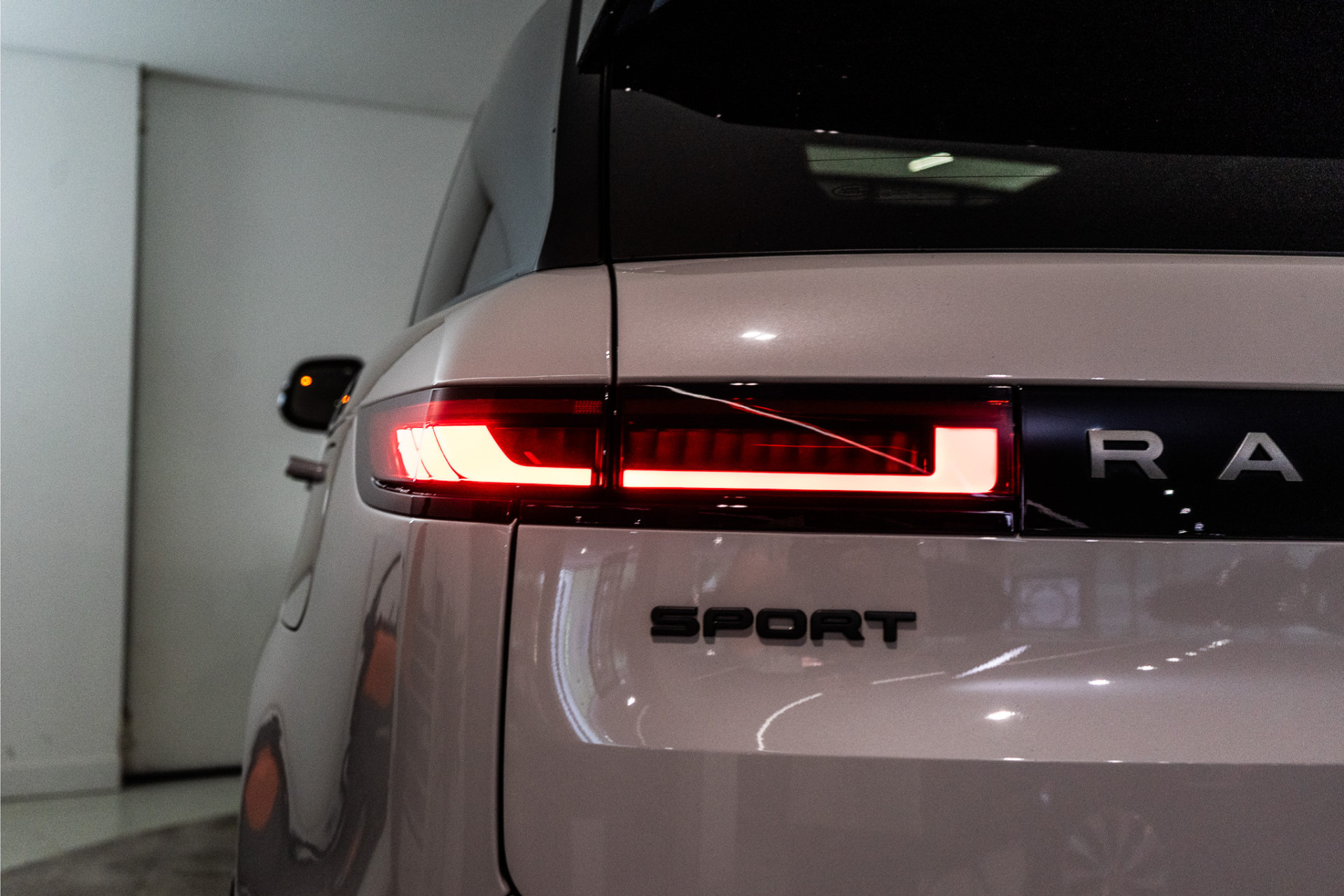 Land Rover Range Rover Sport 3.0 P460e S PHEV 460PK | Borasco Grey | Pano | Sfeer | Meridian | 360 | 5 JAAR FABRIEKSGARANTIE 56489659-19.jpg | D2 Automotive