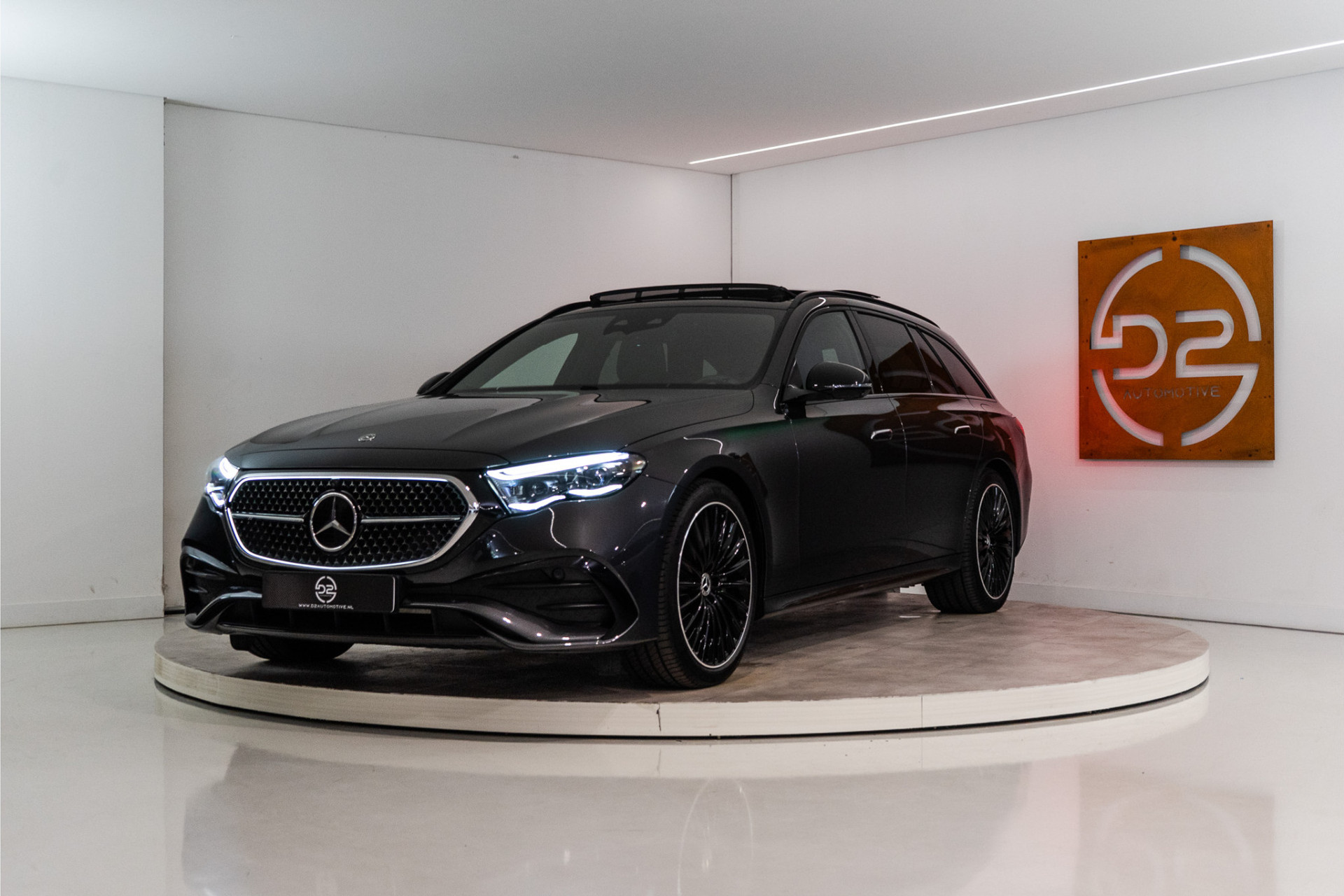 Mercedes-Benz E-Klasse Estate 300 e Premium+ AMG 313PK | Burmester | Pano | Trekhaak | Multibeam | VOL! Fabrieksgarantie 56714380-0.jpg | D2 Automotive