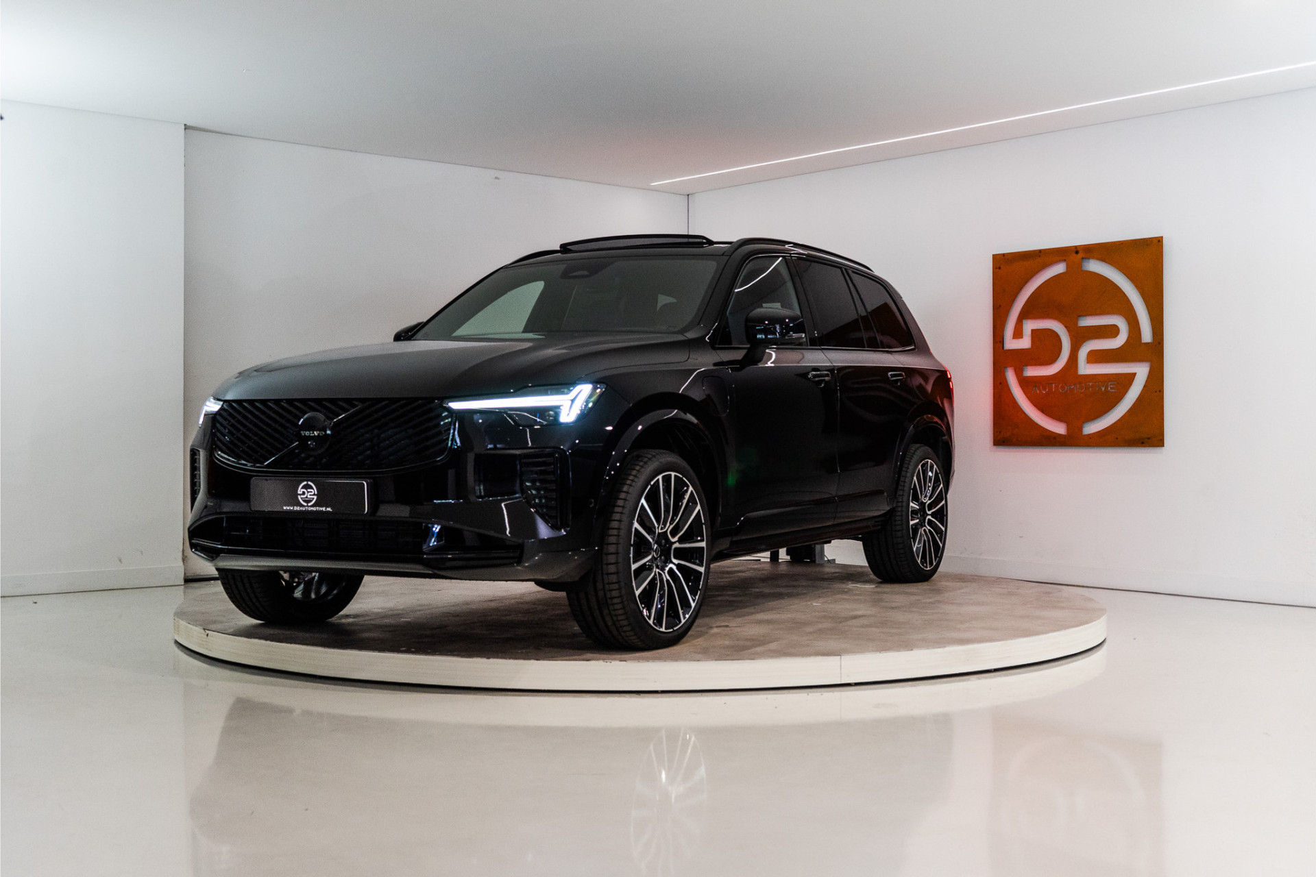 Volvo XC90 2.0 T8 Plug-in hybrid AWD Ultra Dark Long Range 406PK GLOEDNIEUW | 7 Pers. | Bowers | Pano | Trekhaak | VOL! 3 jaar Fabrieksgara 56764298-0.jpg | D2 Automotive