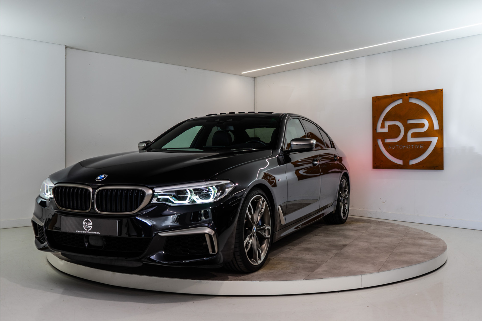 BMW 5 Serie M550i xDrive High Executive M-Sport 463PK | VOL opties! 12 MND Garantie 43386393-0.jpg | D2 Automotive