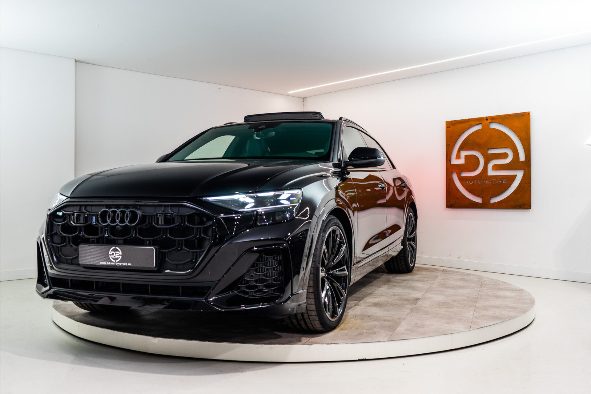 Audi Q8 60 TFSI E Quattro S-Edition Competition 490PK FACELIFT | NIEUW - DIRECT LEVERBAAR | 5 Jaar Garantie | BOMVOL! 45190097-0.jpg | D2 Automotive