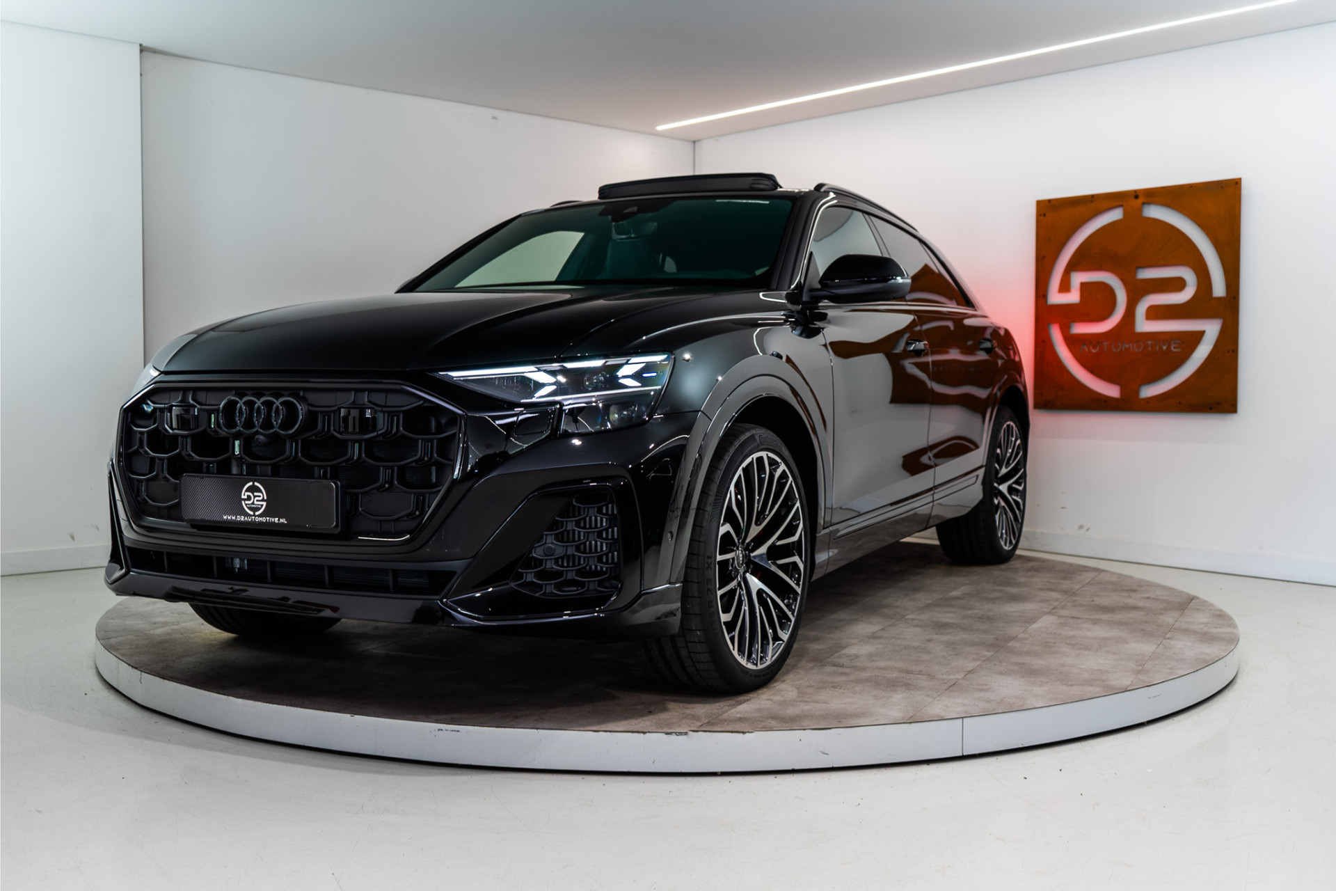 Audi Q8 60 TFSI E Quattro S-Edition Competition 490PK FACELIFT | 2025 PER DIRECT LEVERBAAR | VOL OPTIE | 5 Jaar Garantie 45654441-0.jpg | D2 Automotive