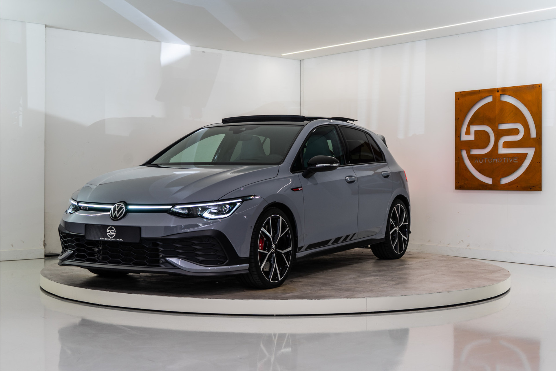 Volkswagen Golf 2.0 TSI GTI Clubsport 301PK | Pano | Harman/Kardon | Leder | HUD | VOL! 12 MND Garantie 47828511-0.jpg | D2 Automotive