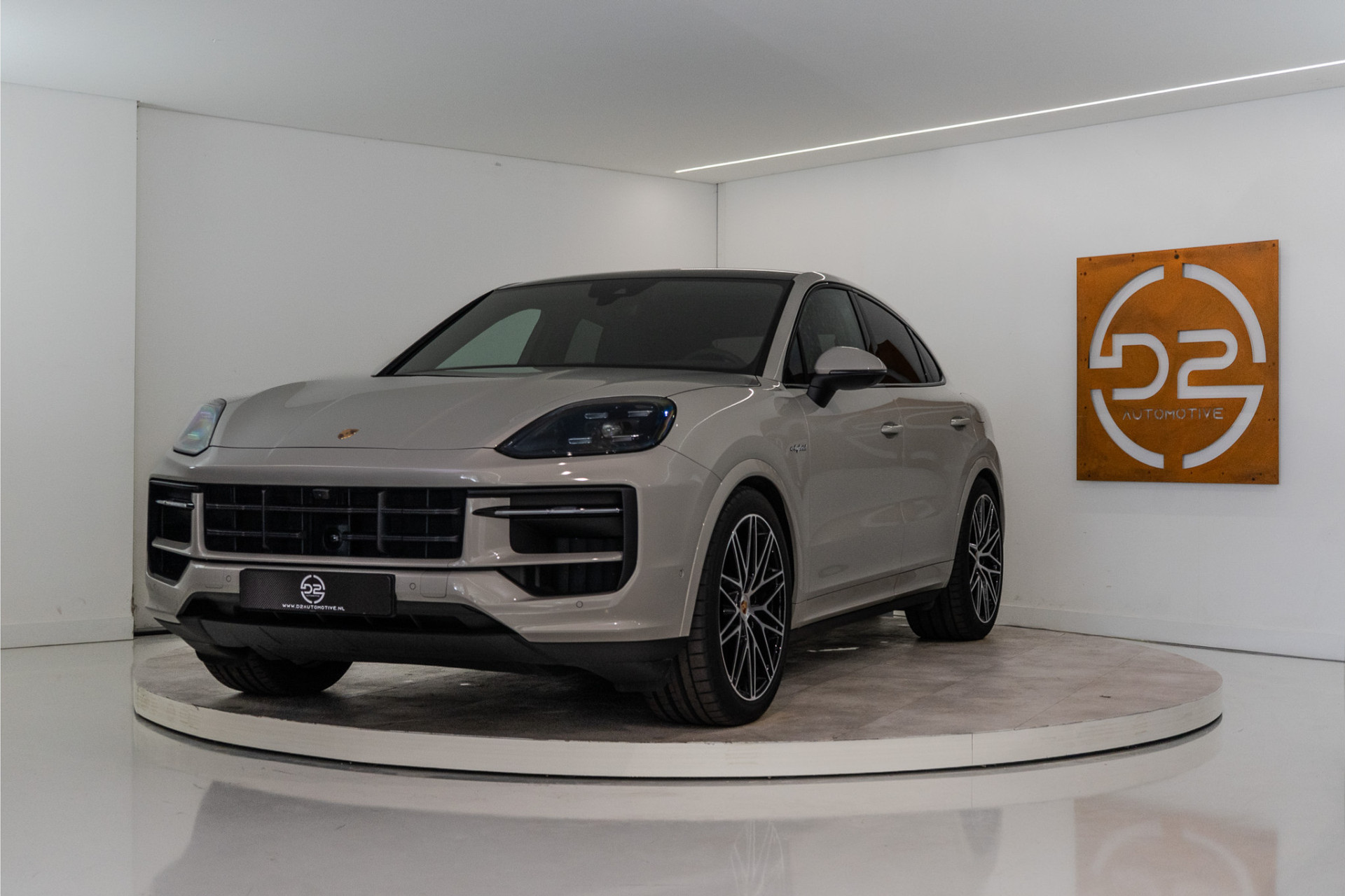 Porsche Cayenne Coupé 3.0 E-Hybrid 470PK | Cashmere | Pano | Bose | Lucht | Trekhaak | Chrono | VOL! Fabrieksgarantie 50744194-0.jpg | D2 Automotive